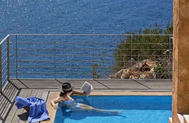 Villa Calypso - Beachfront Luxury Villa with Heated Pool