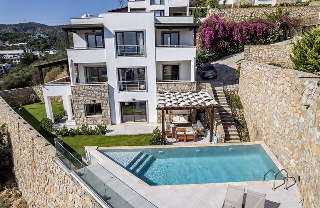 Villa Castle by EvTatilim with Private Pool and Sea View in Bodrum City Center