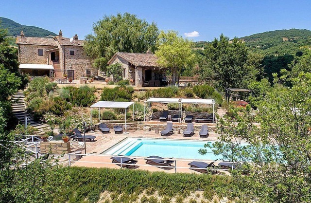 Villa Cenobio I: A characteristic and welcoming two-story cottage made of stone, with Free WI-FI.