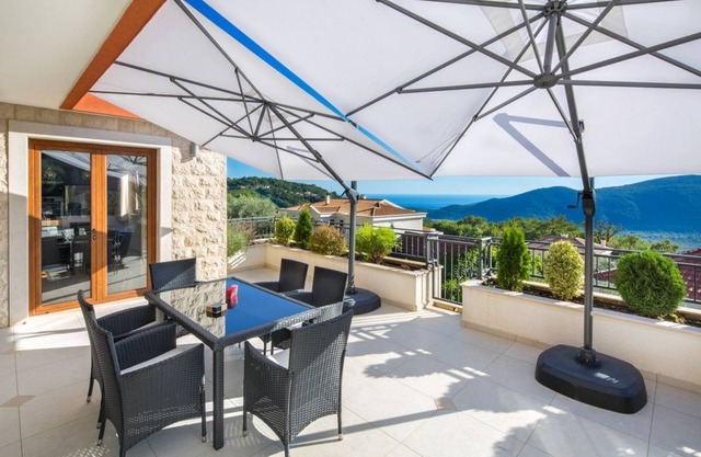 Villa Cetia - Four Bedroom Villa, Sleeps 8