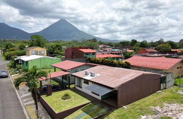 Villa Chelis - Downtown La Fortuna