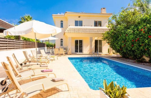 Villa Clara - Three Bedroom Villa, Sleeps 6