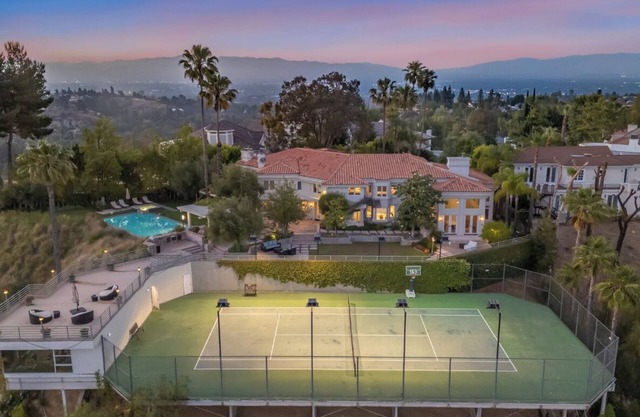 Villa Clarinda- Architect-Designed Dream Estate with Theater, & Outdoor Oasis