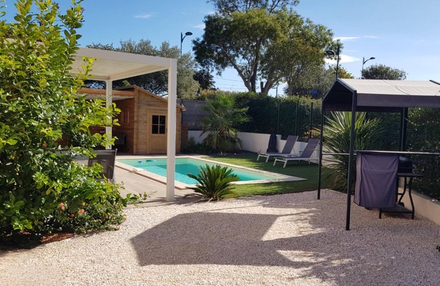 Villa classified 4 stars with air conditioning, heated swimming pool.