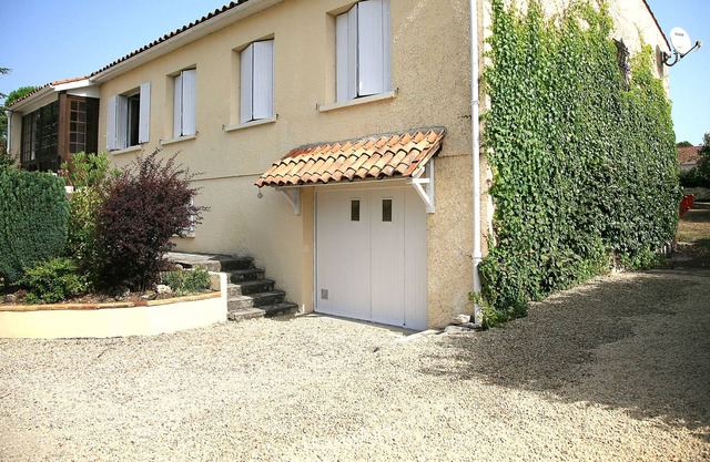 Villa close to Cognac with refurbished private pool.