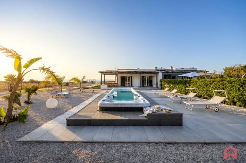 Villa con piscina e SPA sul mare