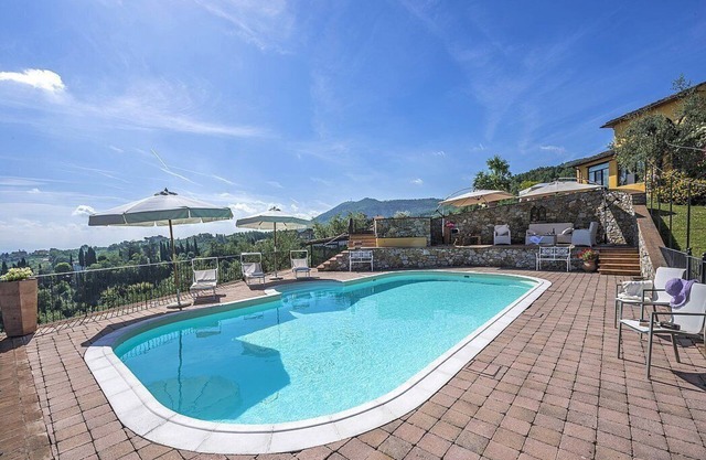 Villa Cordelia: A charming two-story villa surrounded by the greenery, with Free WI-FI.