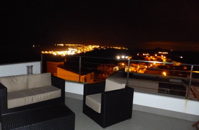 Villa d'ARCHITECTE, Sur les hauteurs, VUE MER, calme, TERRASSE 360°.