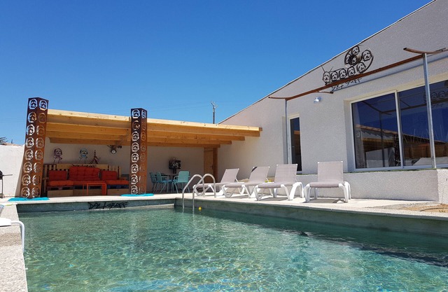 Villa d'artiste Dali Graff private pool, 30 min from the sea in Occitanie