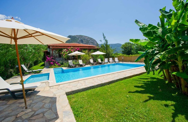 Villa D Louca - Three Bedroom Villa, Sleeps 6