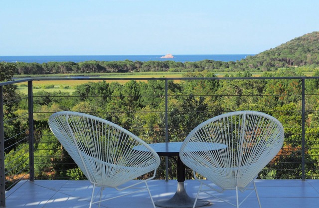 Villa design luxe vue mer plage Pinarello Ste-Lucie Porto-Vecchio dans la nature