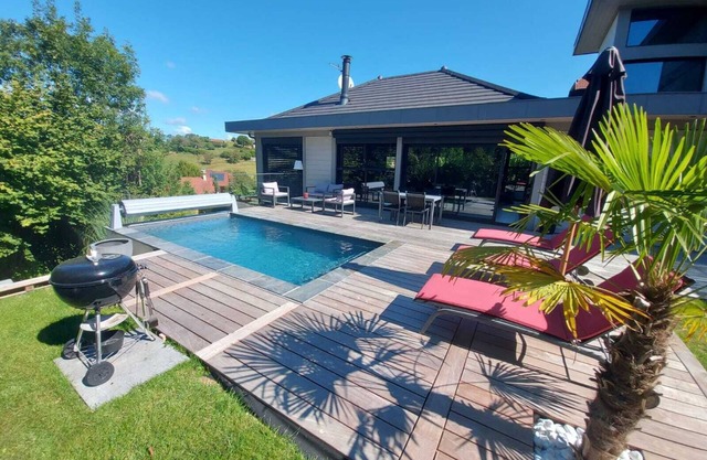 Villa du Parmelan between lake and mountains with private heated pool