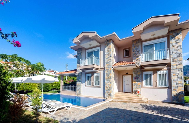 Villa Ebru - Luxury Villa sleeps 8 with private pool