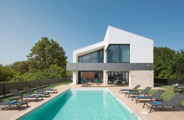 Villa EDEN-Medulin, modern villa with private pool