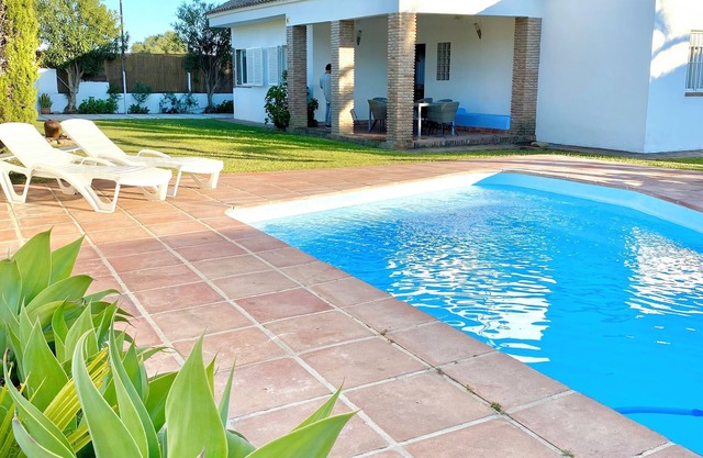 VILLA EL ACEBUCHE NEXT TO THE BEACH