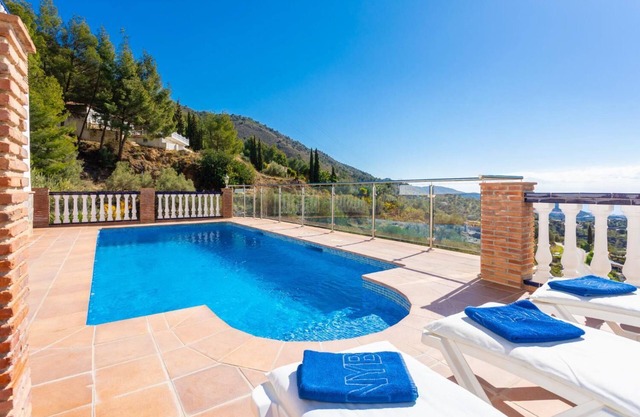 Villa El Pedregal - Three Bedroom Villa, Sleeps 6