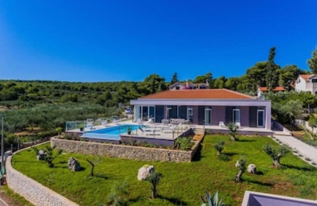 Villa Ema with Swimming Pool by the Sea