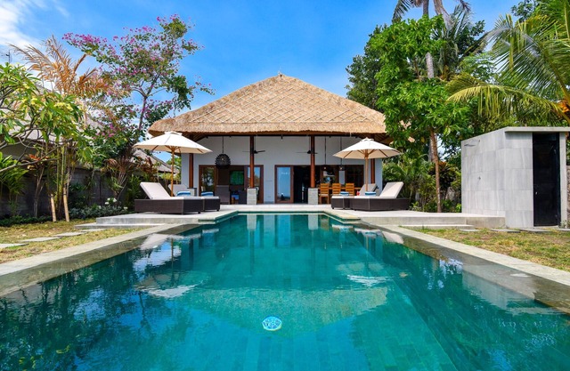 Villa Emerald - Beachfront New Build Villa