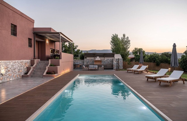 Villa Enny, Modern & Luxurious, Heated Pool