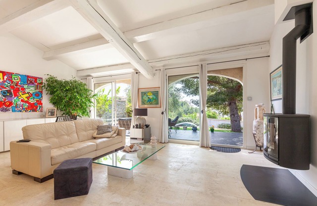 Villa 'Ensues' with Sea View, Wi-Fi and Air Conditioning