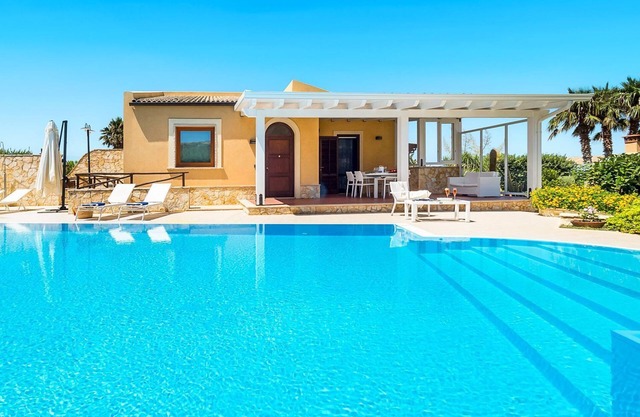Villa Erice - Three Bedroom Villa, Sleeps 6