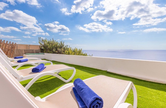 Villa Es Bufedo, frontline holiday home with spectacular sea views in Cala Pi