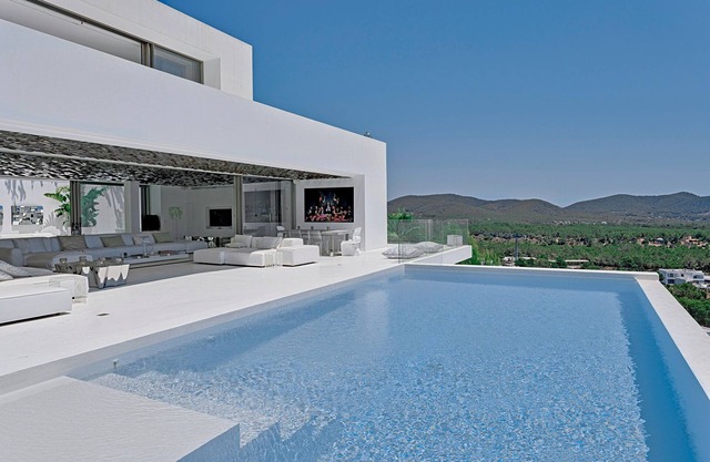 VILLA WITH SEA VIEWS