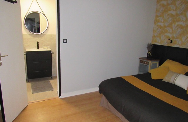 Villa EsquirHall, cosy bed and breakfast Côté cour