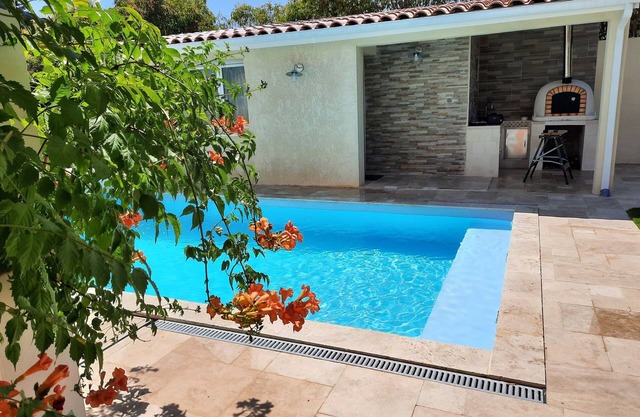 Villa et Dépendance Avec Piscine Privée
