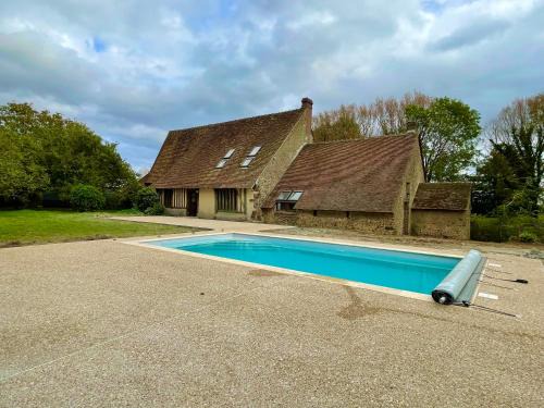 villa festive HOMAZING piscine privée 2h de Paris