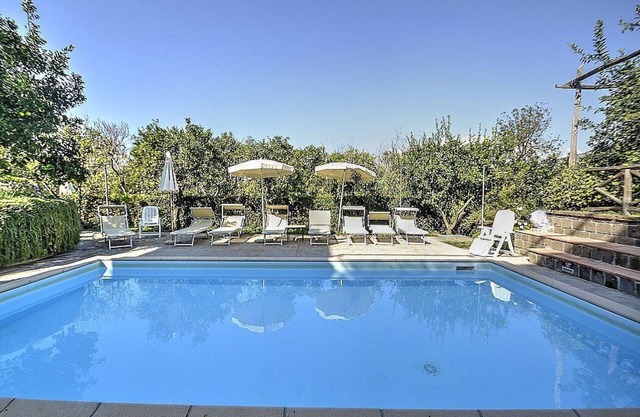 Villa Fillide C: A cozy studio apartment surrounded by a lemon and orange garden, with Free WI-FI.