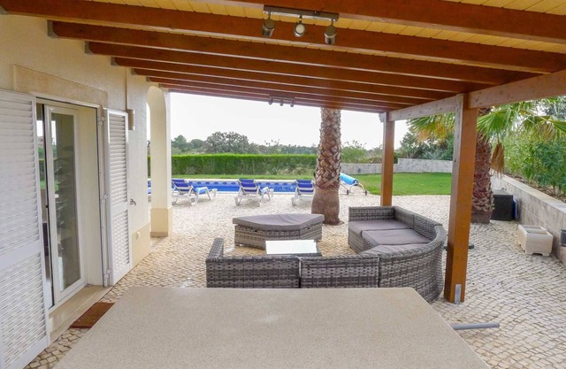 Villa Flora Martins, 4 bedrooms, pool and fantastic view
