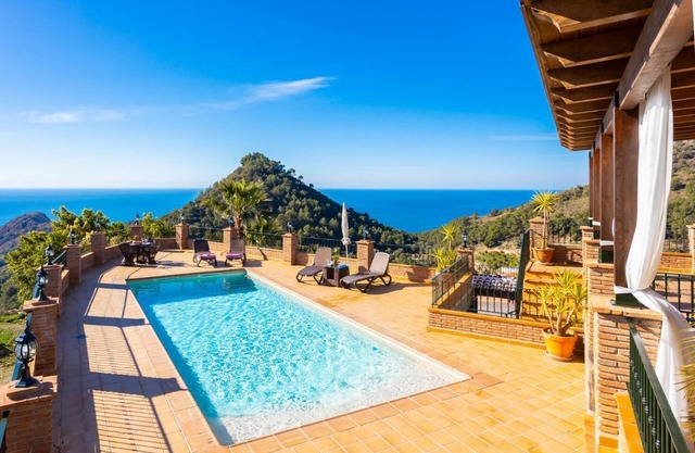 Villa Flores - Five Bedroom Villa, Sleeps 10