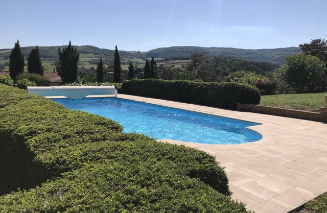 Villa Beaujolaise with swimming pool near Lyon
