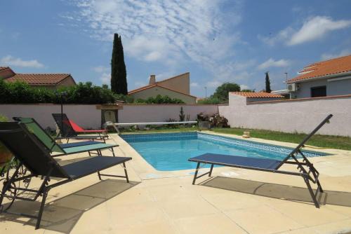 Villa familiale piscine privée 6 personnes Proche plage 6PC7