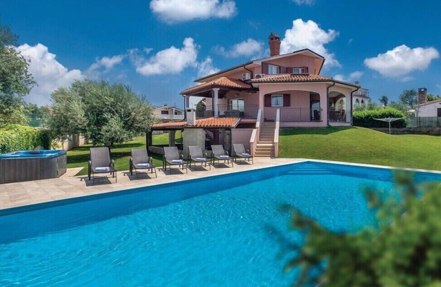 Villa Francesca with heated pool in Nova Vas
