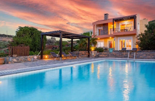 Villa Glan Y Mor - Five Bedroom Villa, Sleeps 12