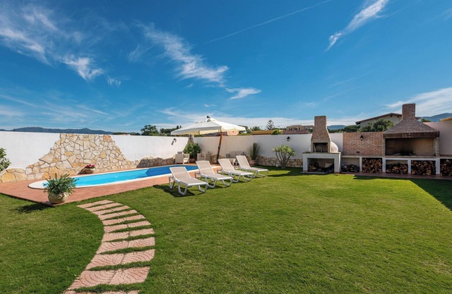 Villa "Gle" with Pool, Garden & Air Conditioning
