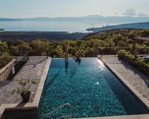 Villa Green Garden Heated Infinity Pool, Jacuzzi, Sauna and Panoramic Sea View