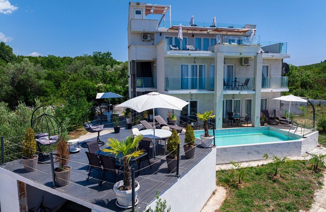 Villa Hacienda w/Pool and View Over the Horizon