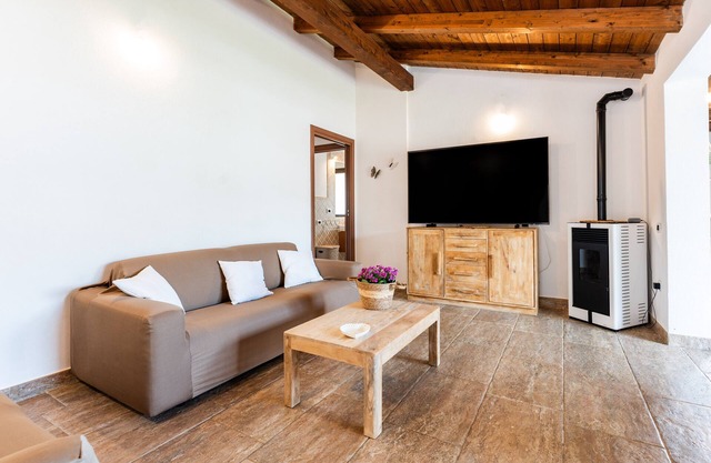 Villa 'Harmony' with Private Terrace, Wi-Fi and Air Conditioning