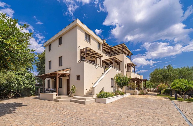 Villa Haya - apartment KAMELIJA with heated pool