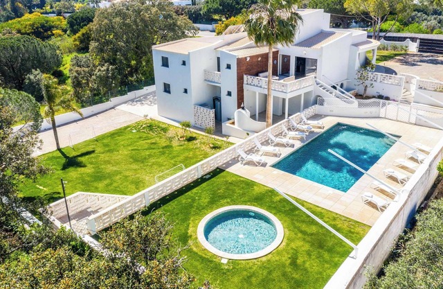 Villa Horizon Grande - Stunning Luxury villa great location sleeps 16