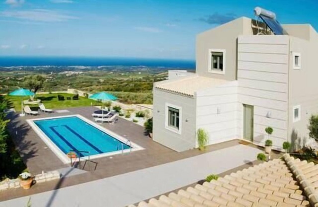 Villa Horizon: Privacy, Scenic Views & Exterior