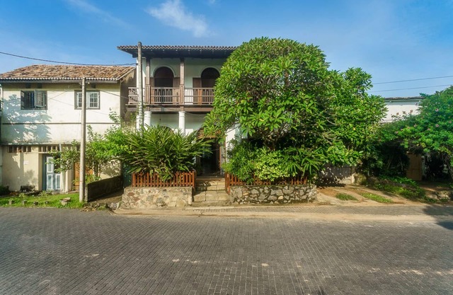 Villa in a Stunning Location Galle Fort with 180-degree views of Indian Ocean