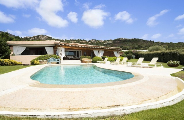 Villa in Abbiadori with 7 bedrooms sleeps 10