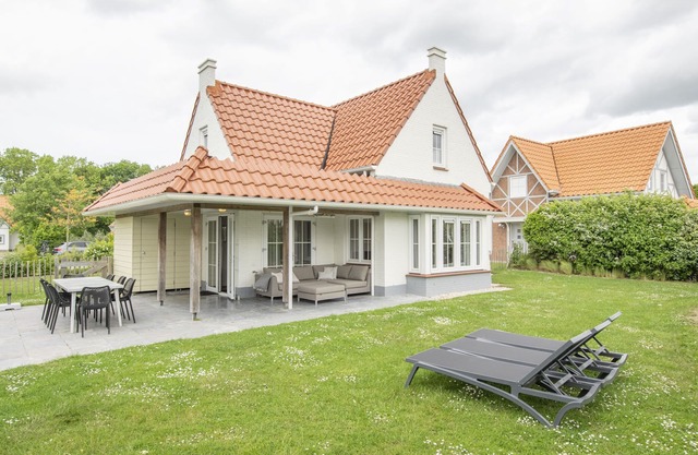 Villa in Cadzand-Bad near North Sea Beach