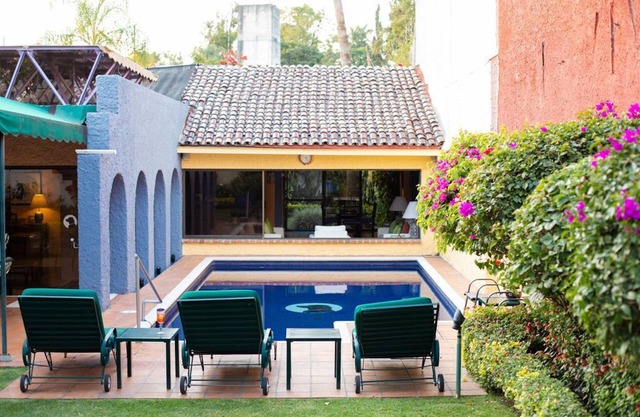 Villa in Cantarranas neighborhood in Cuernavaca, Morelos - pool, clean, meals
