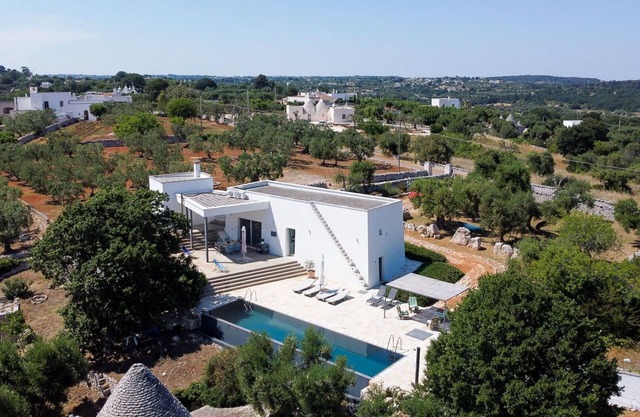 Villa in Cisternino with 3 bedrooms sleeps 6
