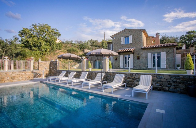 Villa in Il Castagno with 3 bedrooms sleeps 8